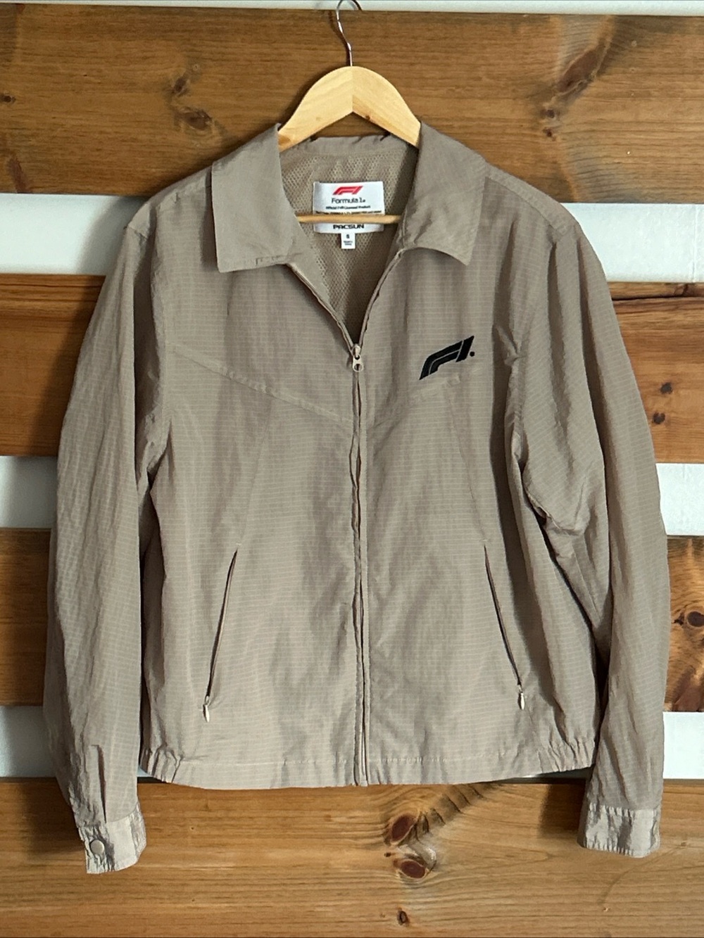 Formula 1 Pacsun Size Small Lightweight Beige Jacket Large Black Back Logo